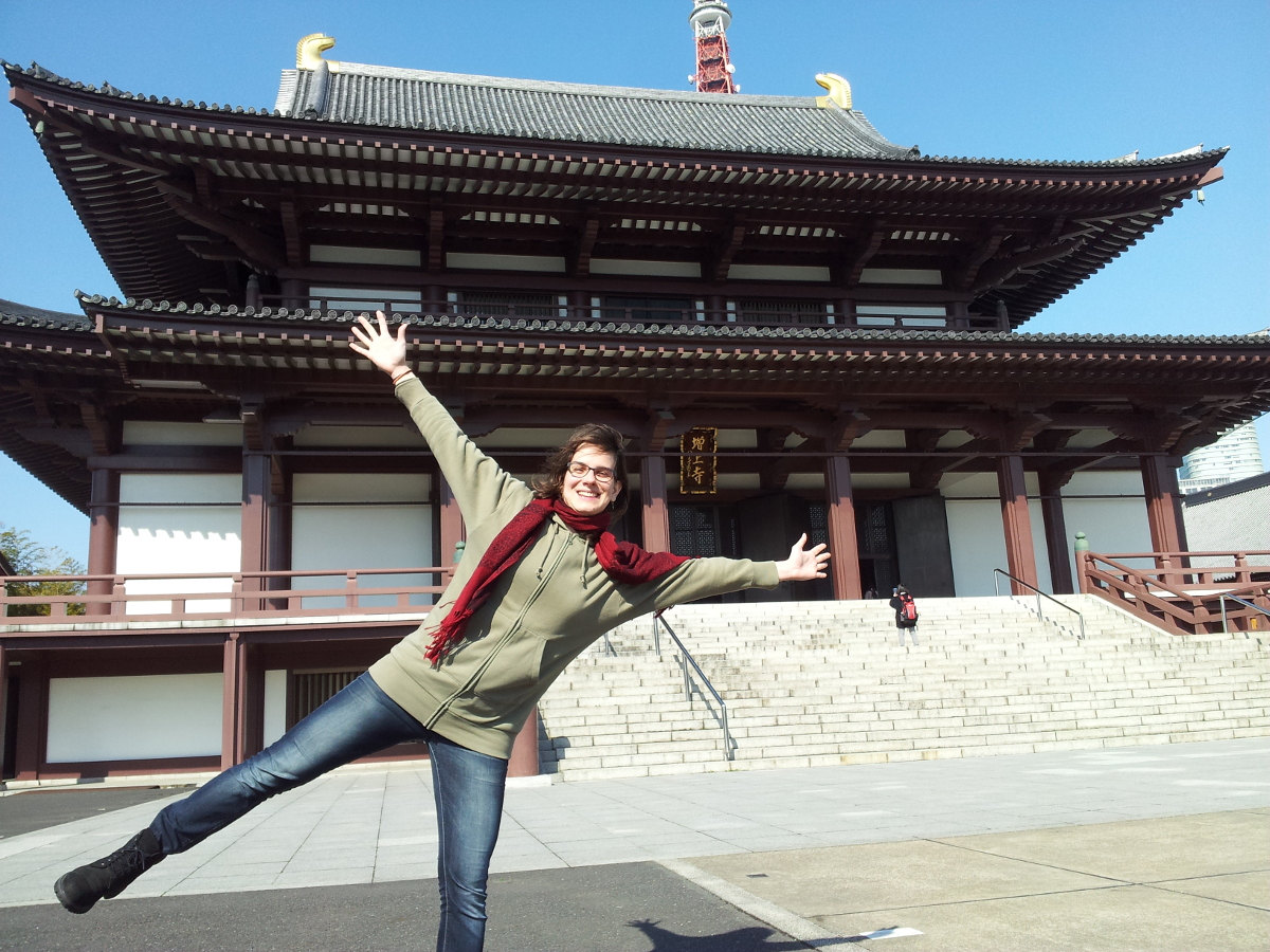 Martina in front of Zōjō-ji Temple